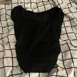 Fitted black tee with square neck